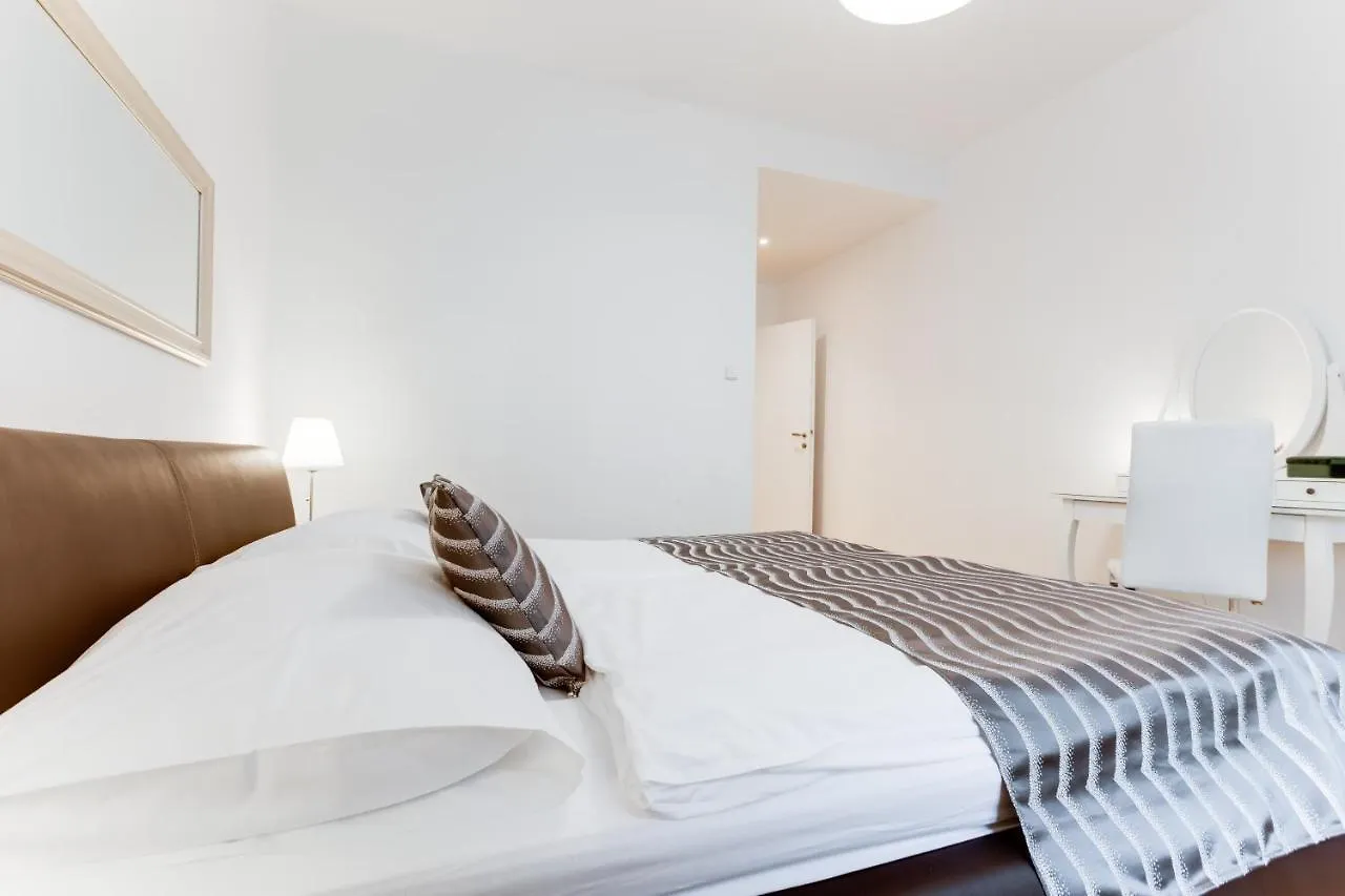 Exclusive Riverside Apartment In The Heart Of Praga