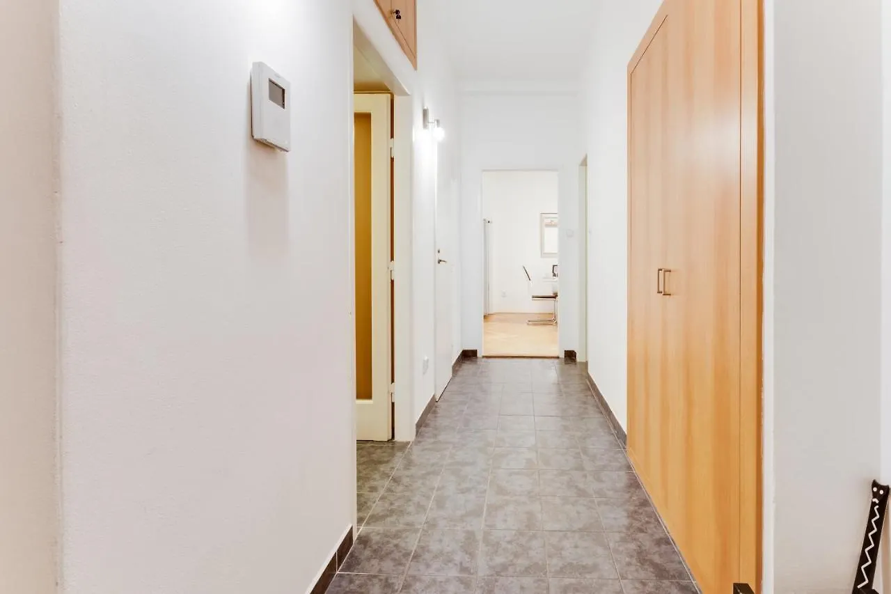 Exclusive Riverside Apartment In The Heart Of Praga