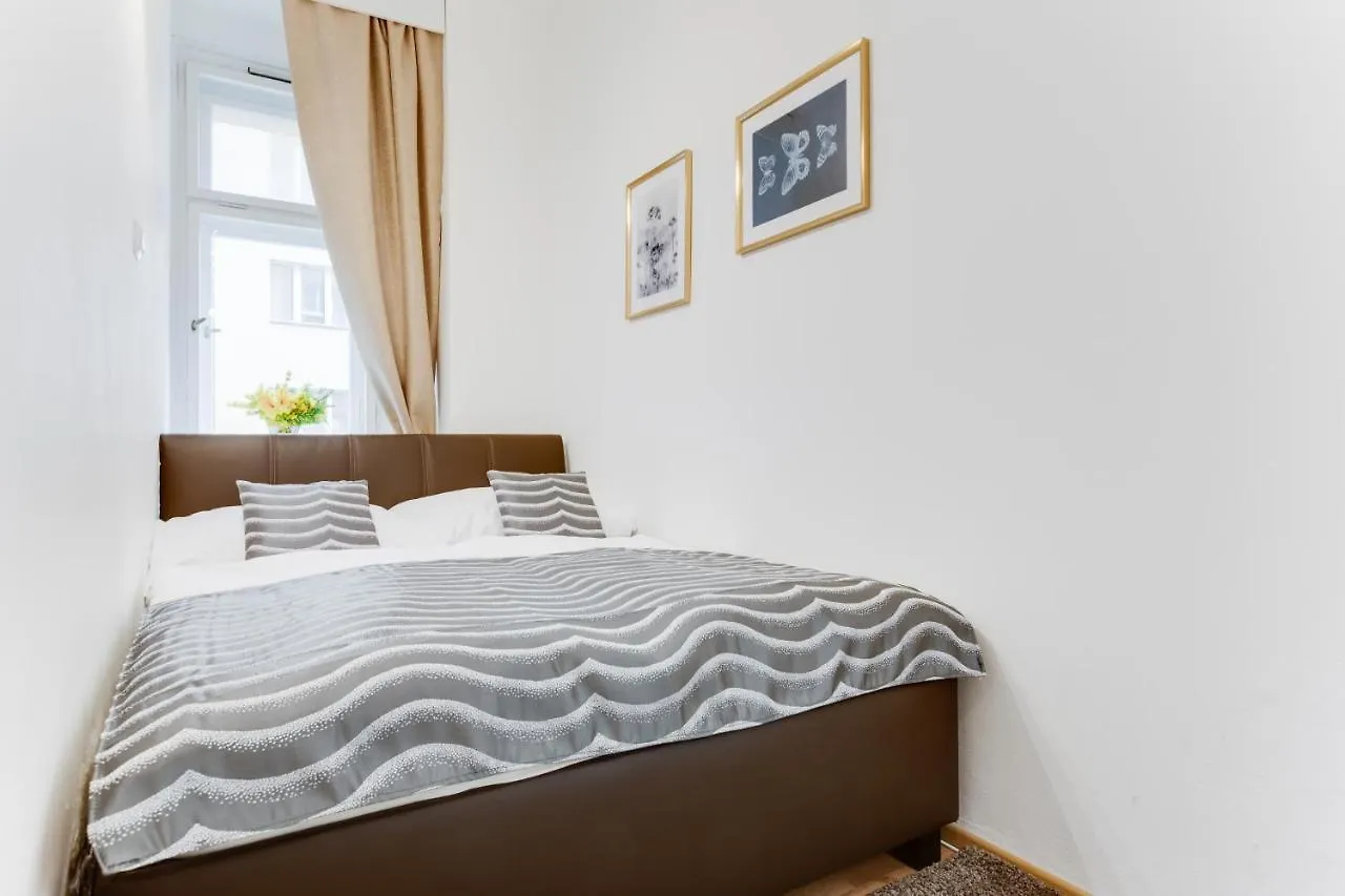 Exclusive Riverside Apartment In The Heart Of Praga