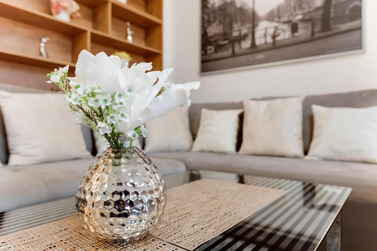 Exclusive Riverside Apartment In The Heart Of Praga