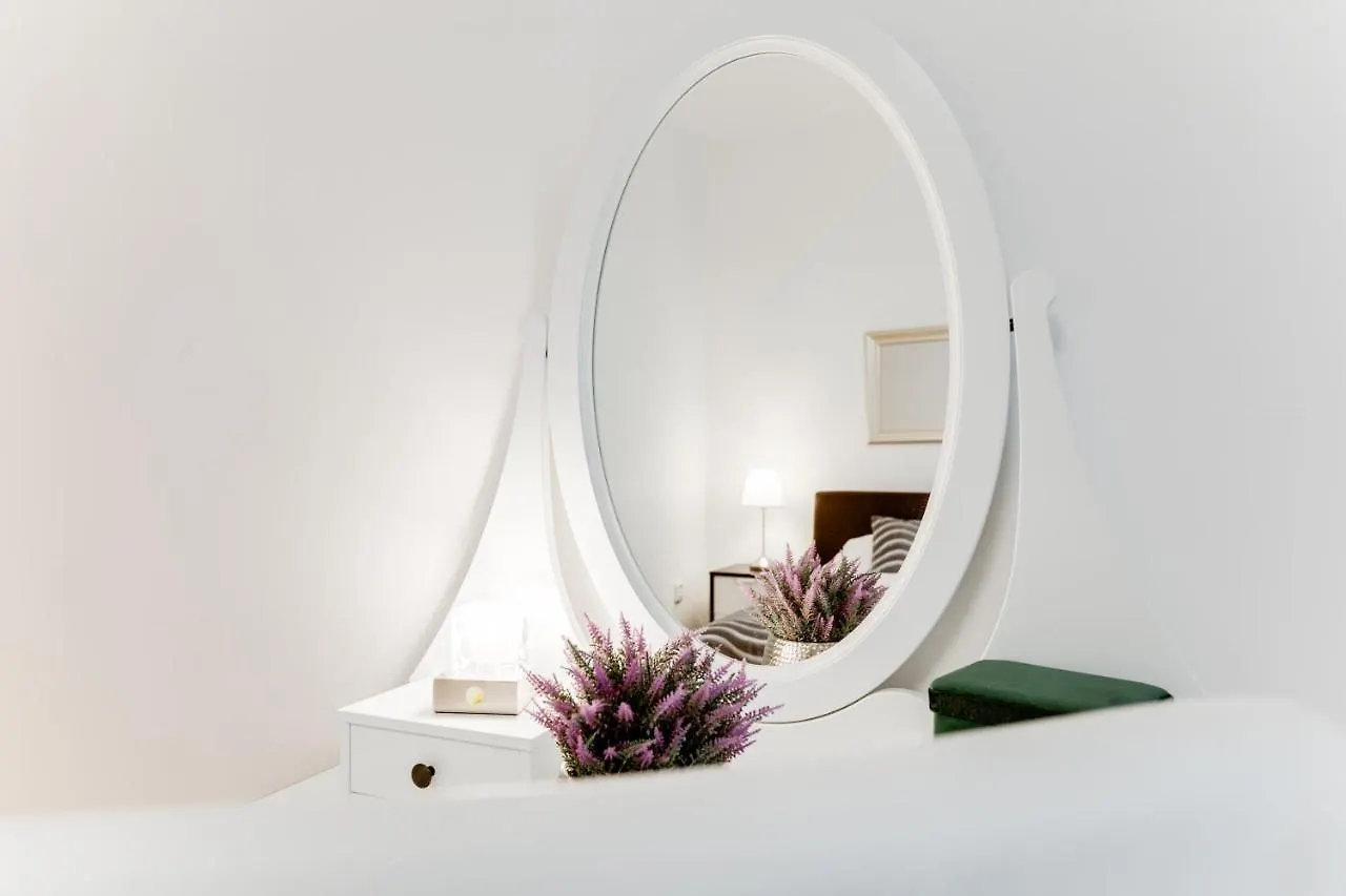 Exclusive Riverside Apartment In The Heart Of Praga