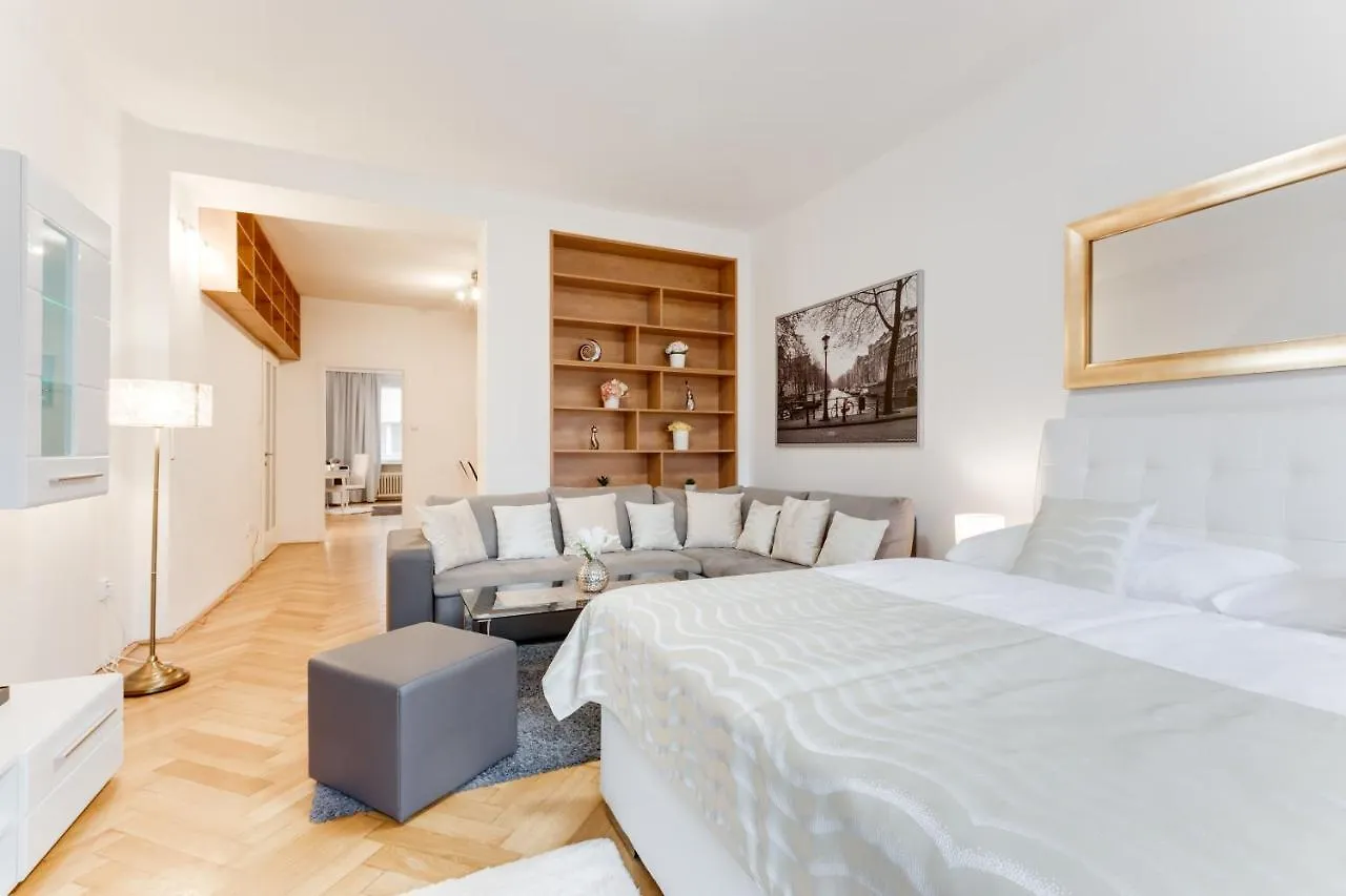 Exclusive Riverside Apartment In The Heart Of Praga